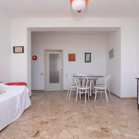 Διαμέρισμα Trilocale Con Giardino A Pochi Passi Dalla *