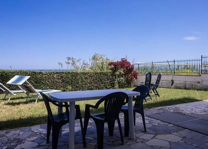 Apartment Trilocale Con Giardino A Pochi Passi Dalla